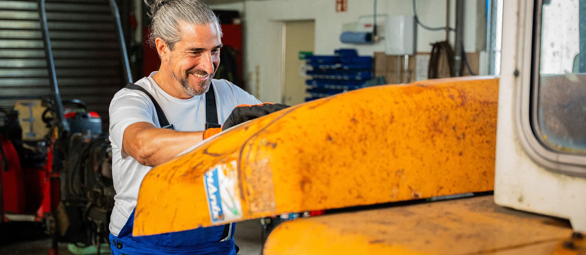 Mechaniker bei der Arbeit